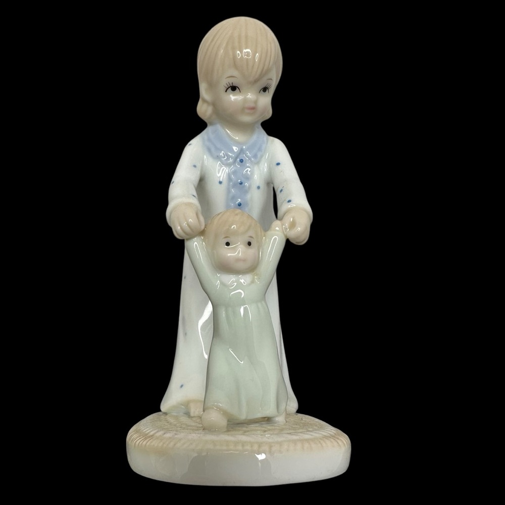Lefton China Figurine Hand Painted Mother & Child SEVILLA 1986 TWA—05491/C